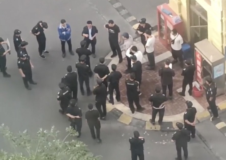 了”愤怒的业主开始围剿物业公司电子pg游